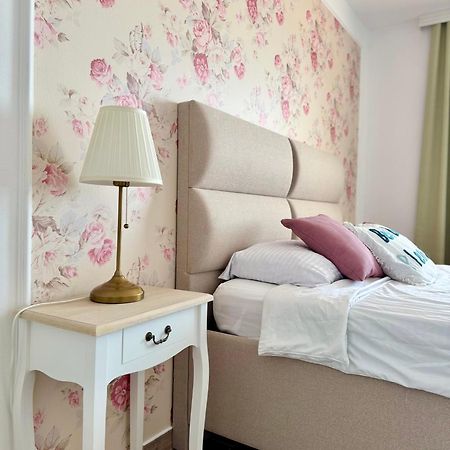 Pine&Sea Beach Retreat Sveti Stefan Extérieur photo