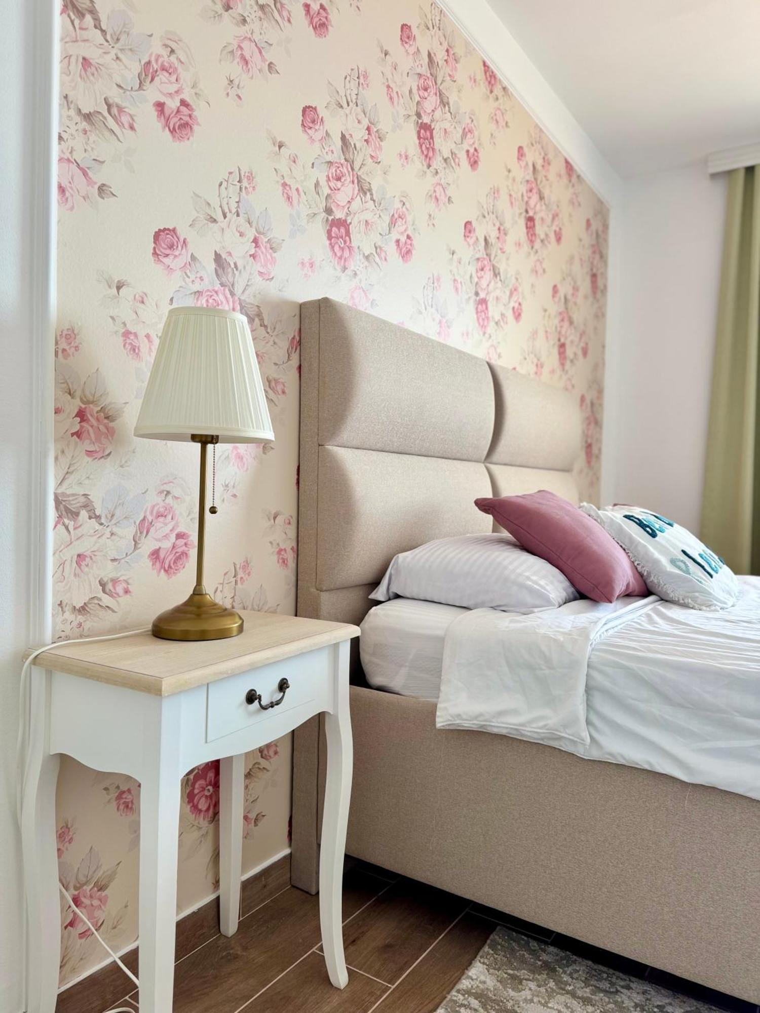 Pine&Sea Beach Retreat Sveti Stefan Extérieur photo