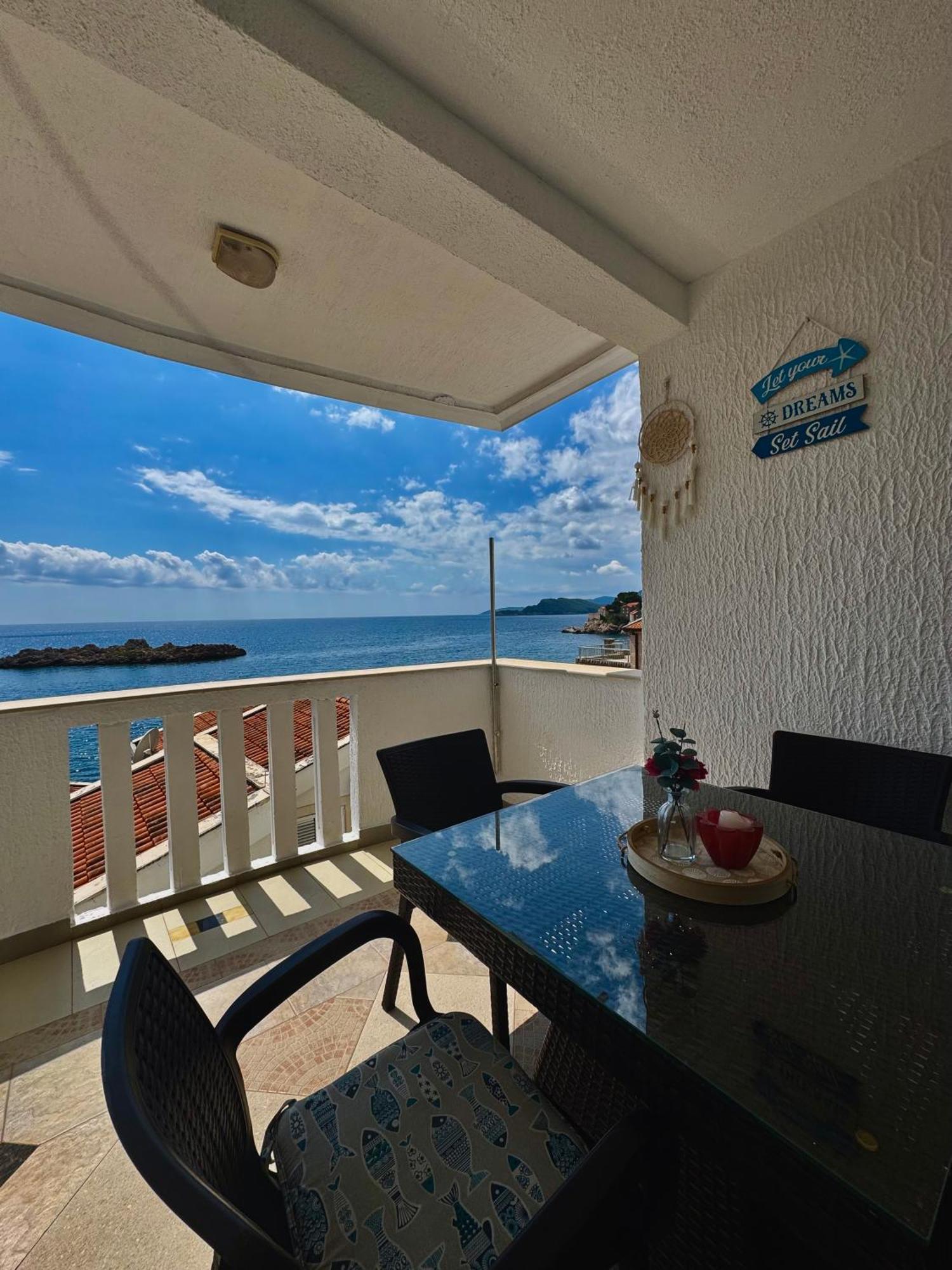 Pine&Sea Beach Retreat Sveti Stefan Extérieur photo