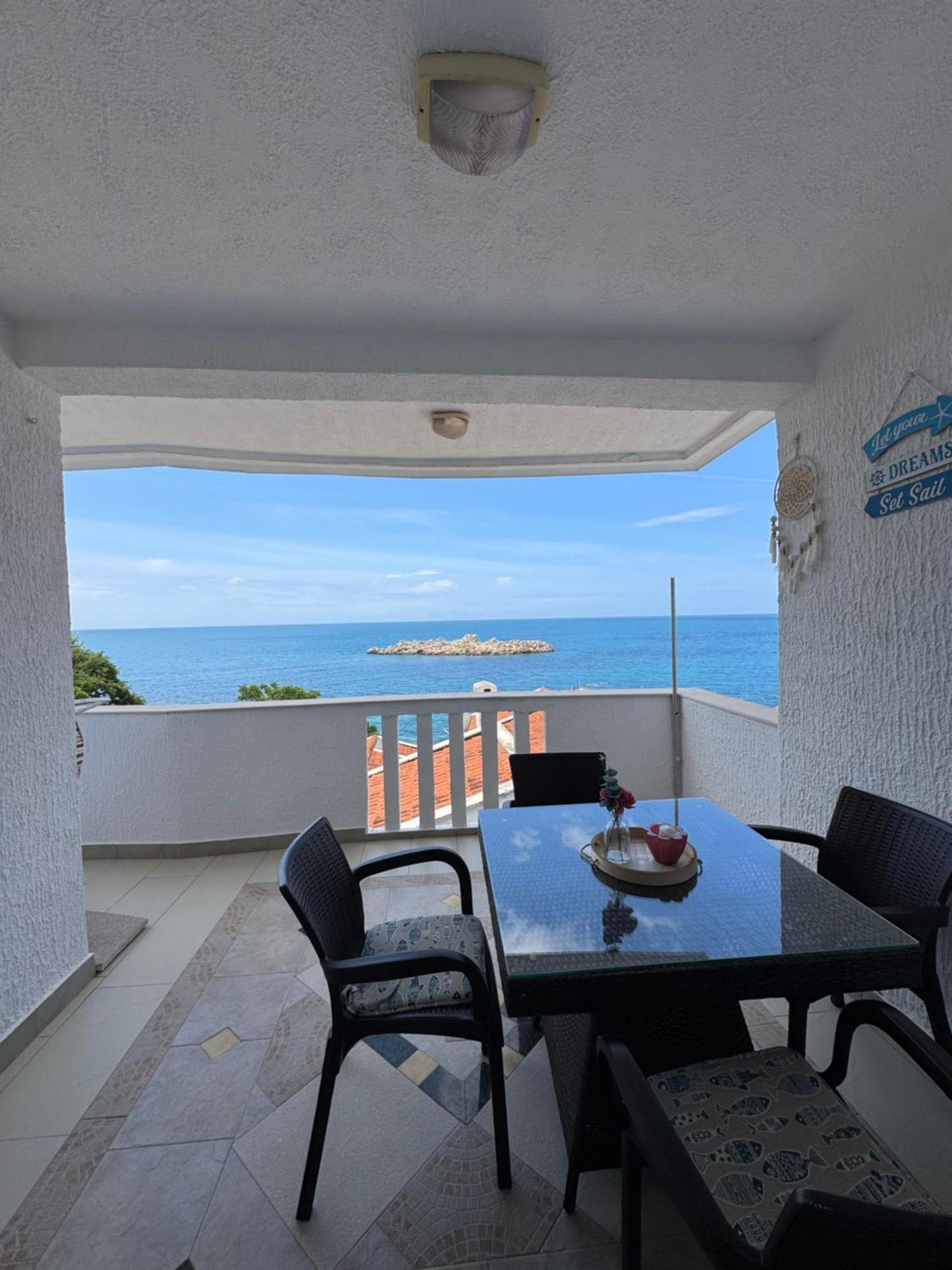Pine&Sea Beach Retreat Sveti Stefan Extérieur photo